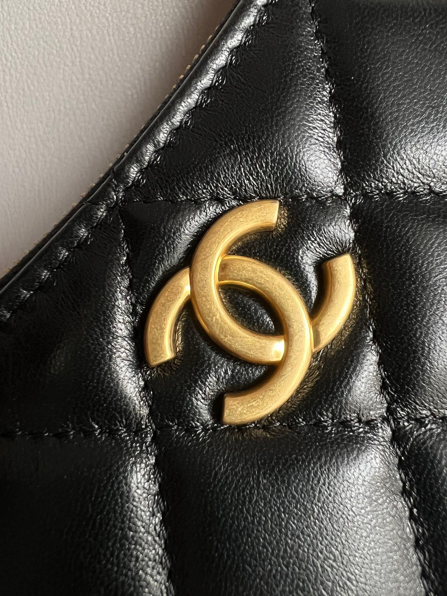 CHANEL-24S HoBo bag Handle bag golden/sliver