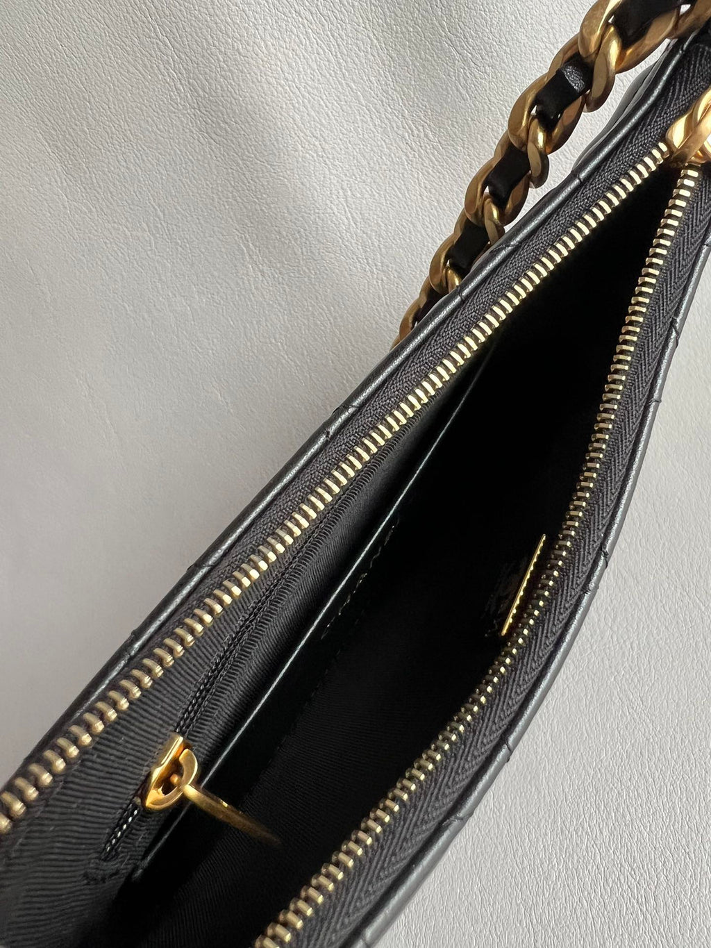 CHANEL-24S HoBo bag Handle bag golden/sliver