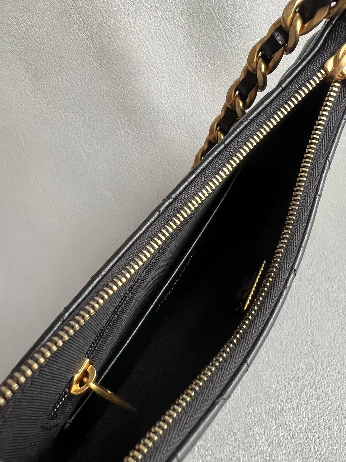 CHANEL-24S HoBo bag Handle bag golden/sliver