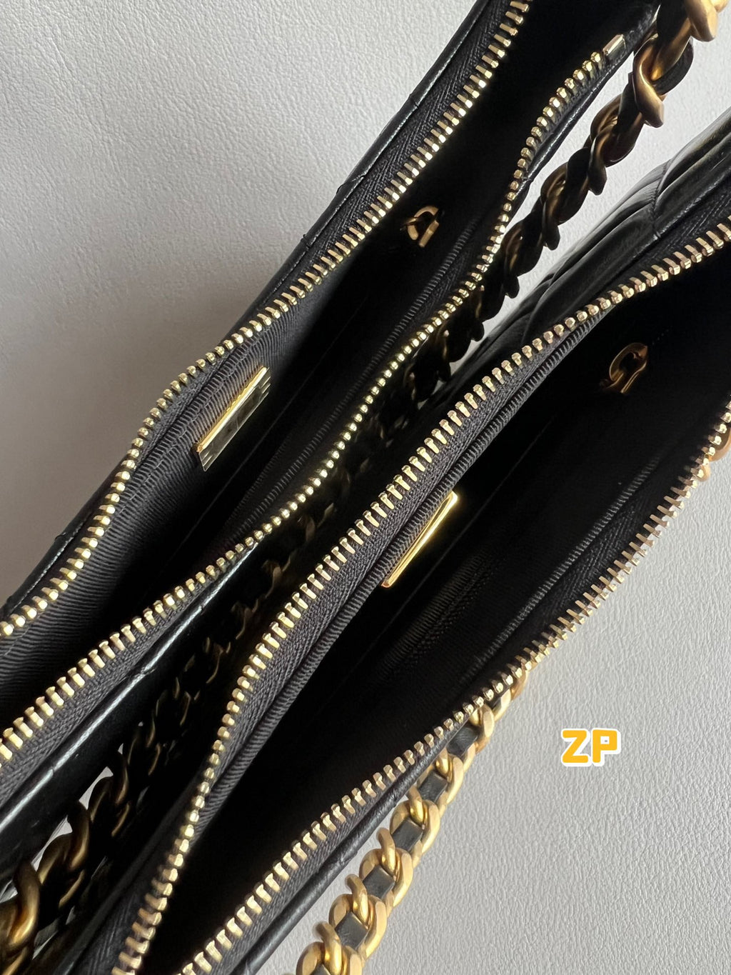 CHANEL-24S HoBo bag Handle bag golden/sliver