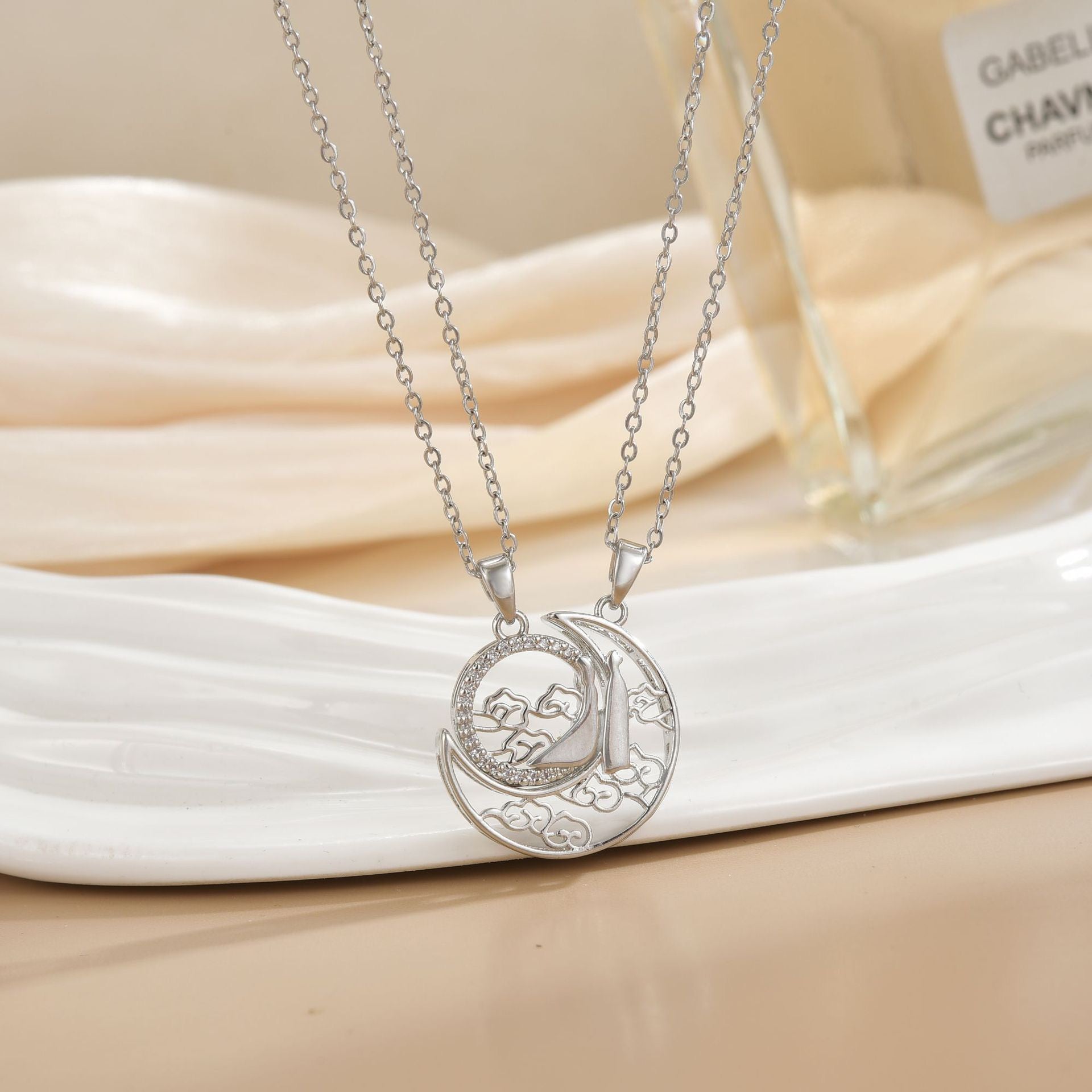 FENG SHUI - 1 Magnetic sun and moon necklace fashion all high-grade sense