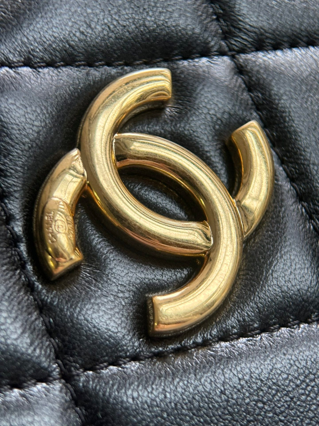 CHANEL-24K Hobo bag golden/sliver