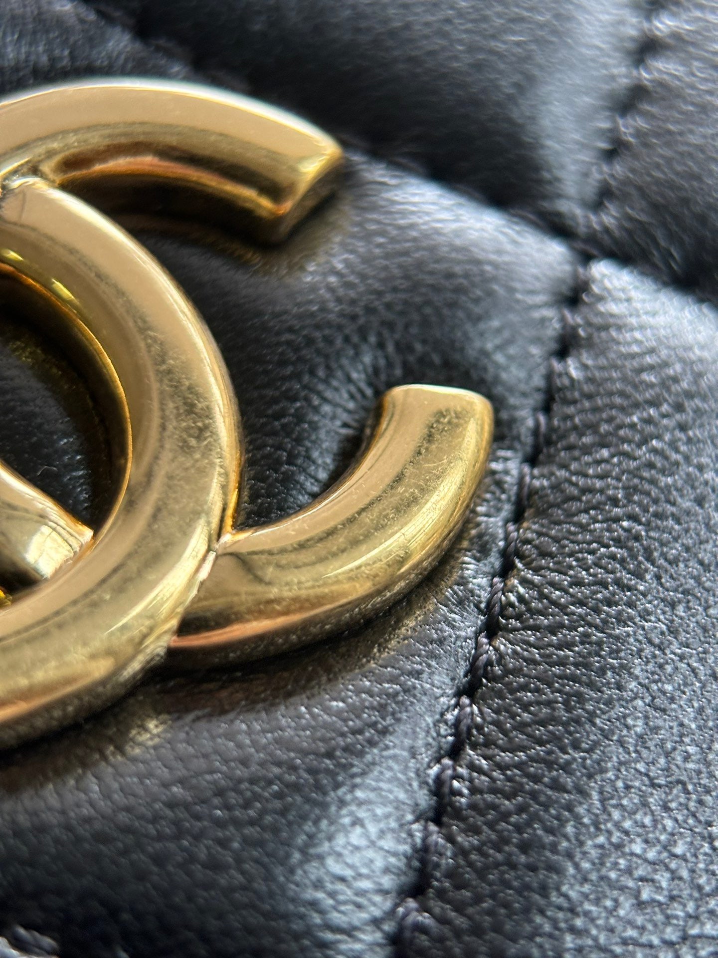 CHANEL-24K Hobo bag golden/sliver