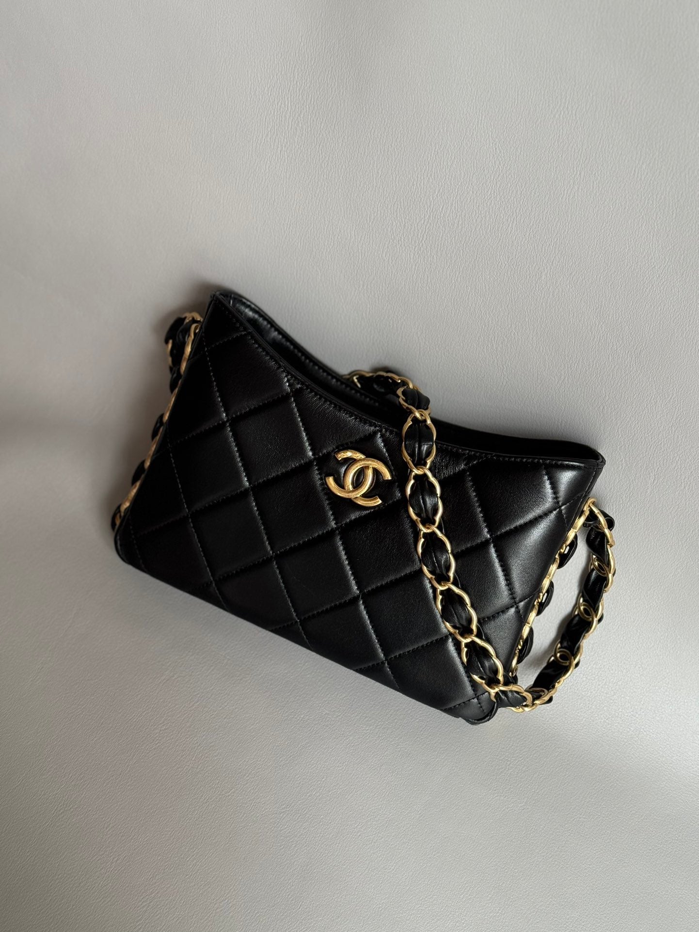 CHANEL-24K Hobo bag golden/sliver