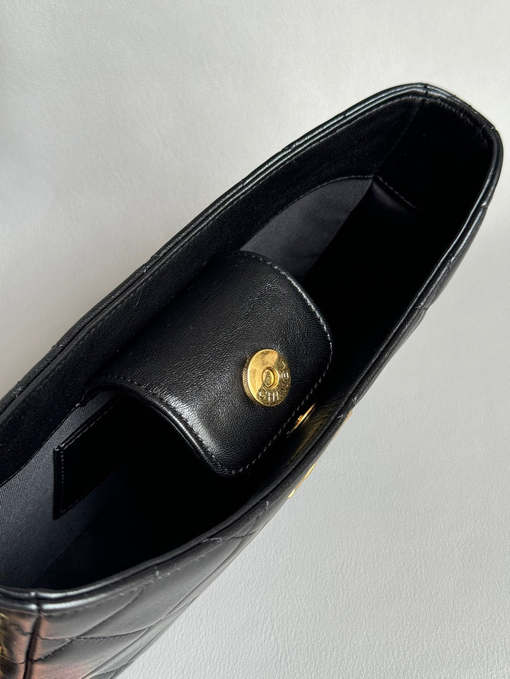 CHANEL-24K Hobo bag golden/sliver