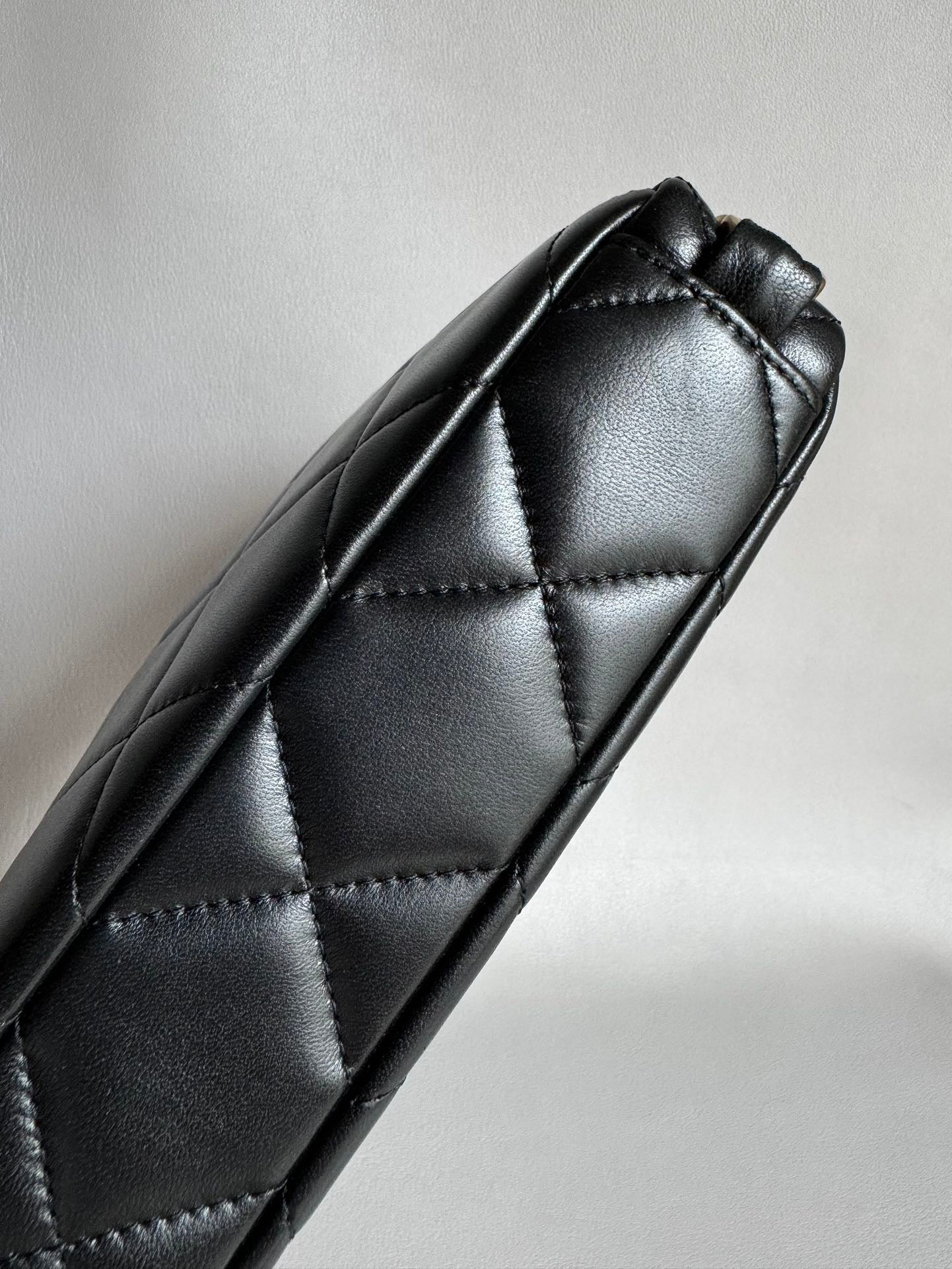 CHANEL-24K Hobo bag golden/sliver