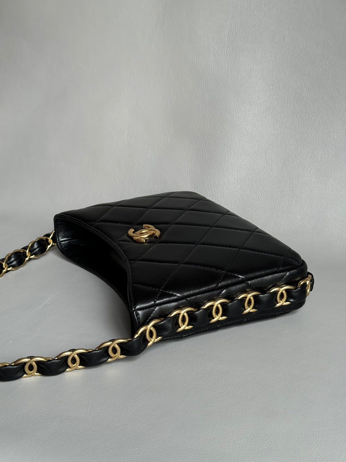 CHANEL-24K Hobo bag golden/sliver