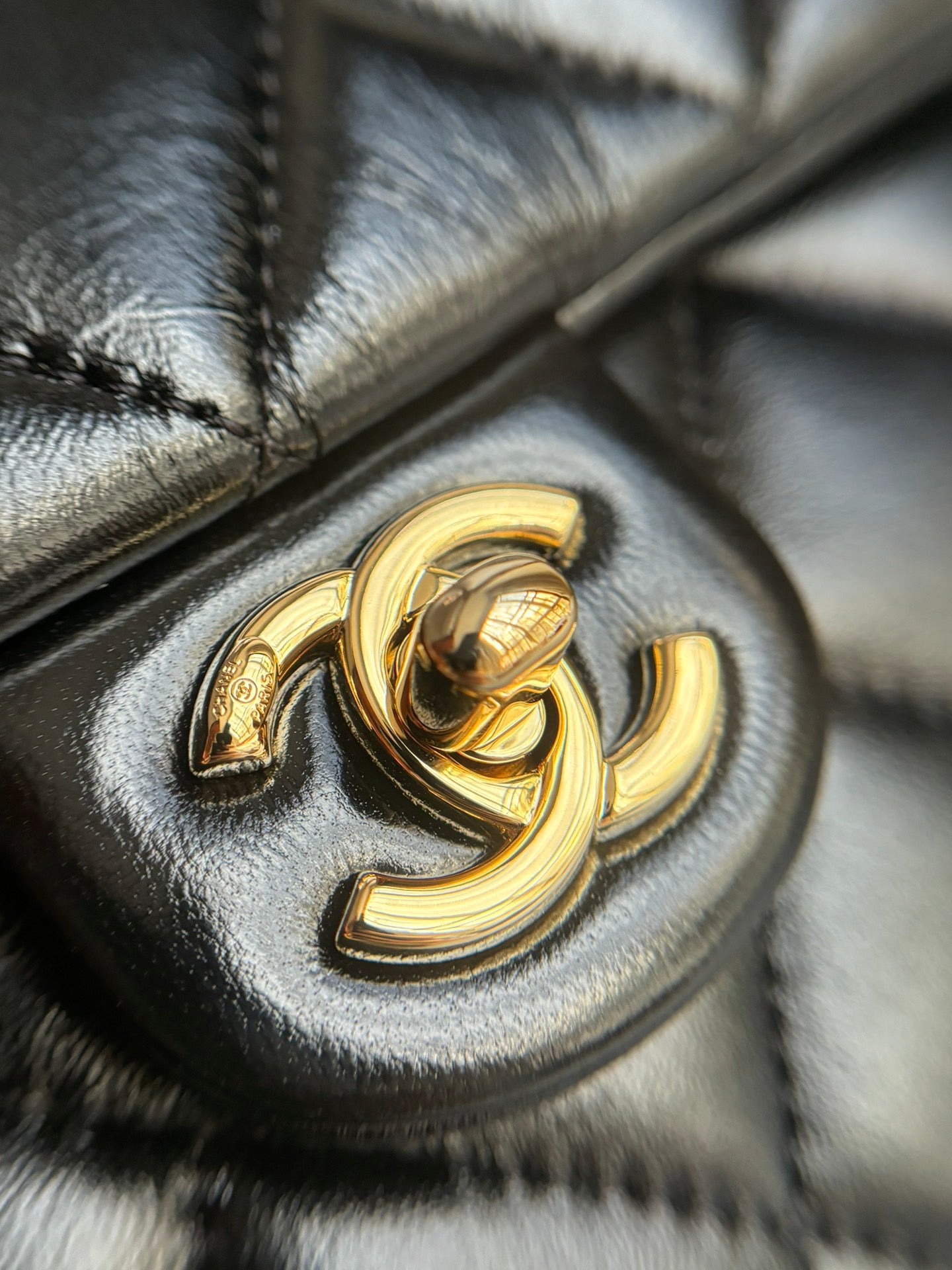 CHANEL-22B CF bag golden/sliver