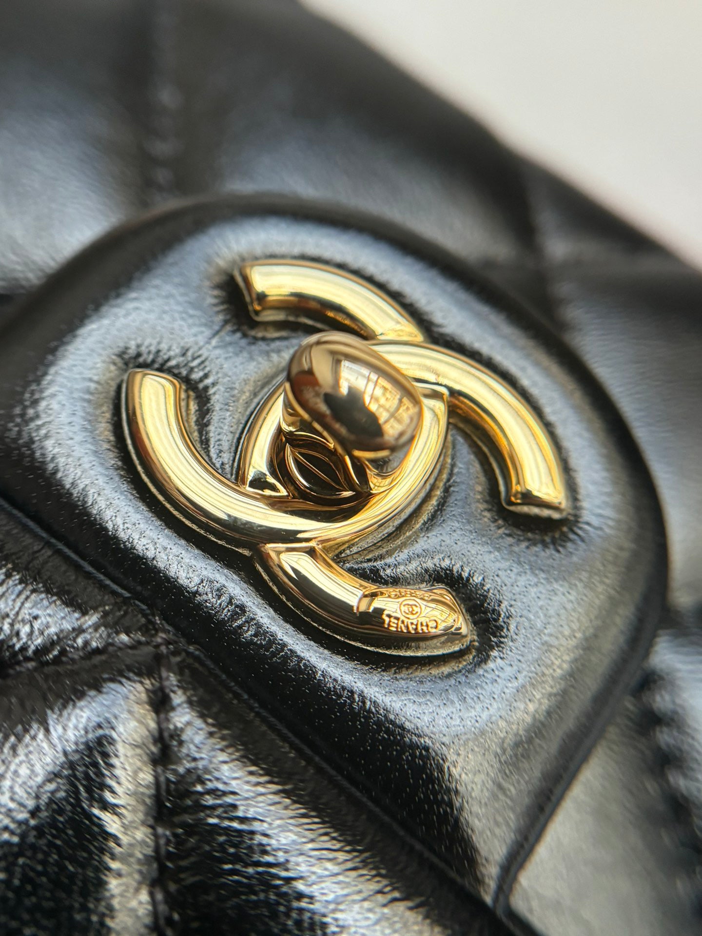 CHANEL-22B CF bag golden/sliver