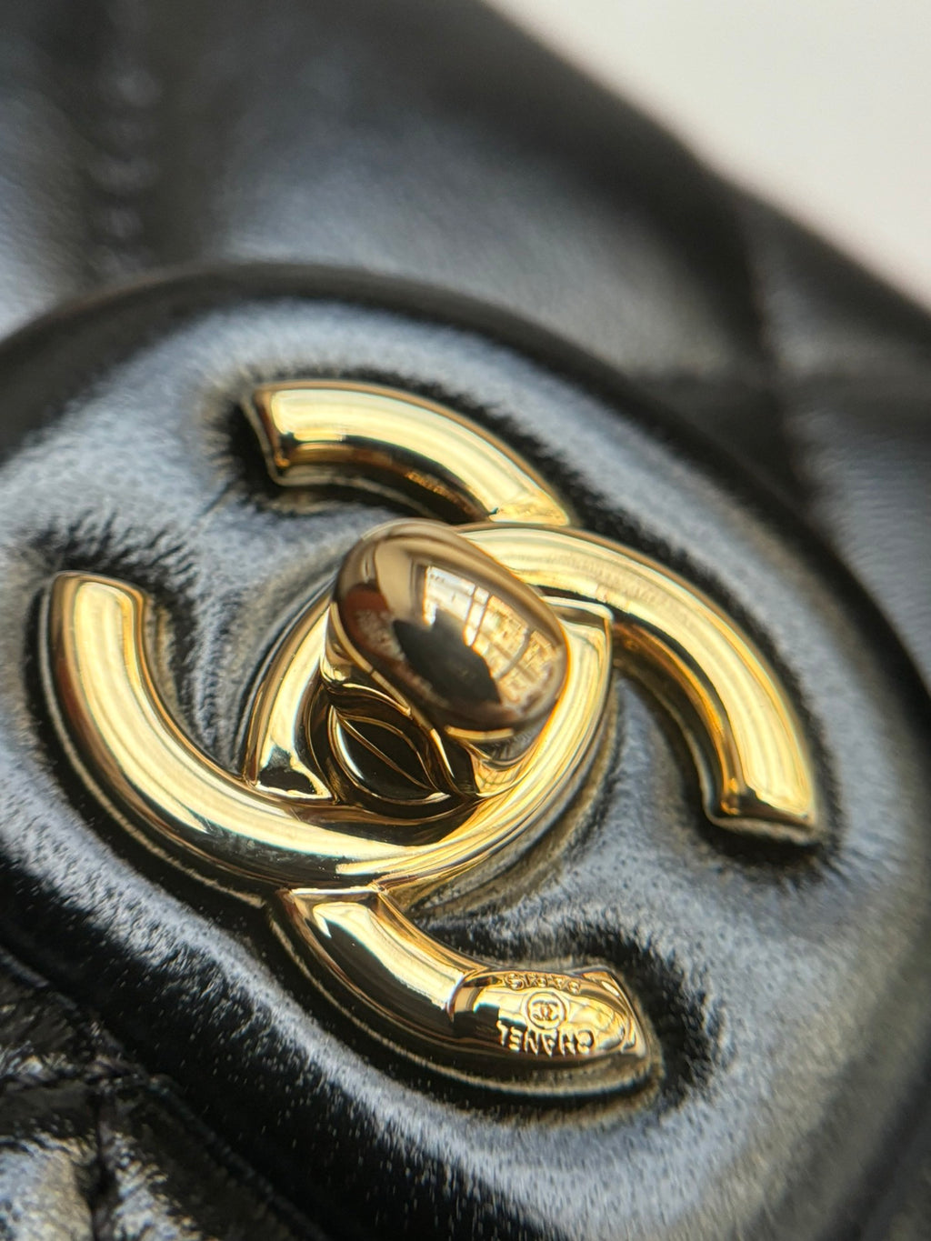 CHANEL-22B CF bag golden/sliver