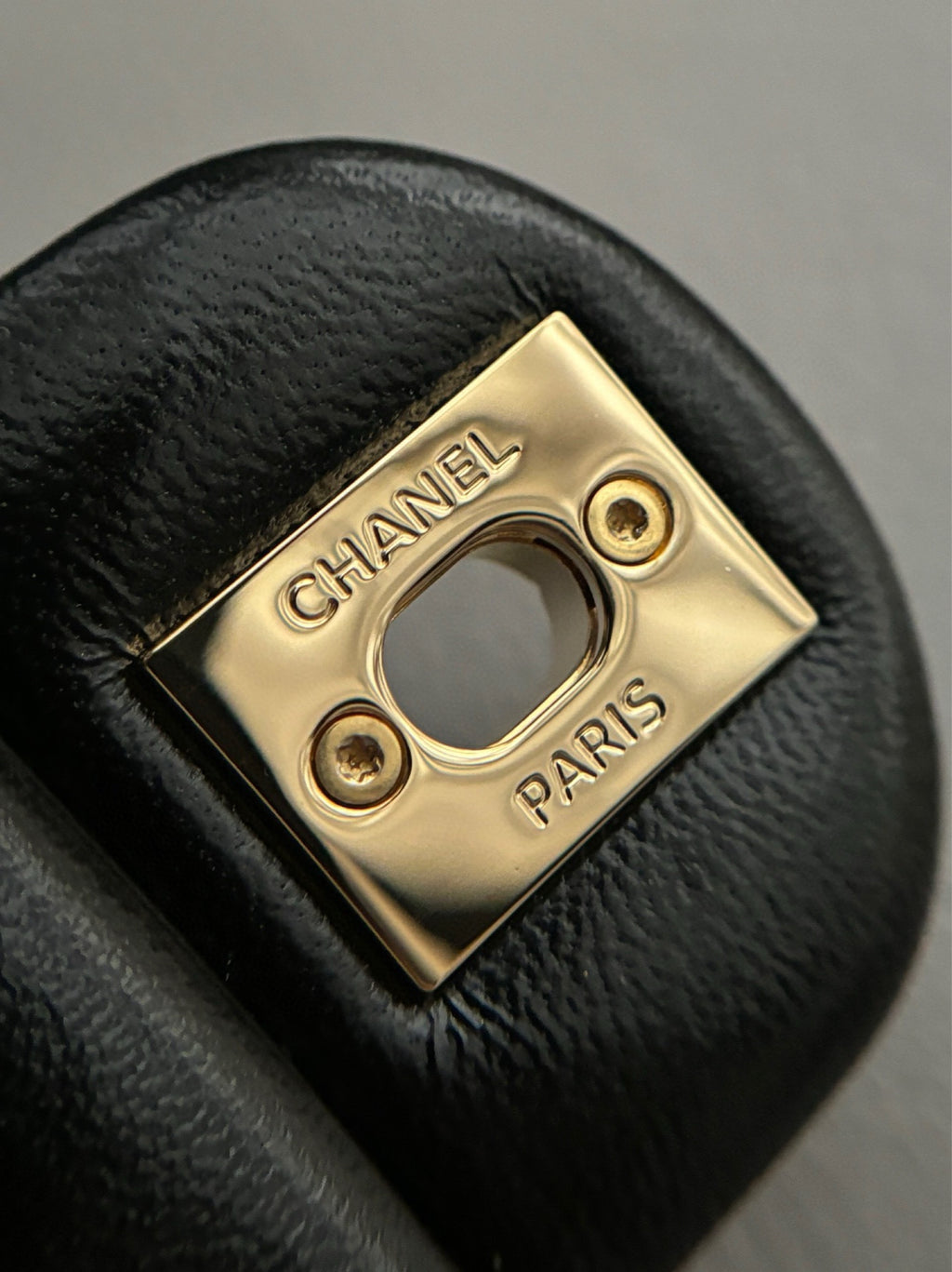 CHANEL-22B CF bag golden/sliver