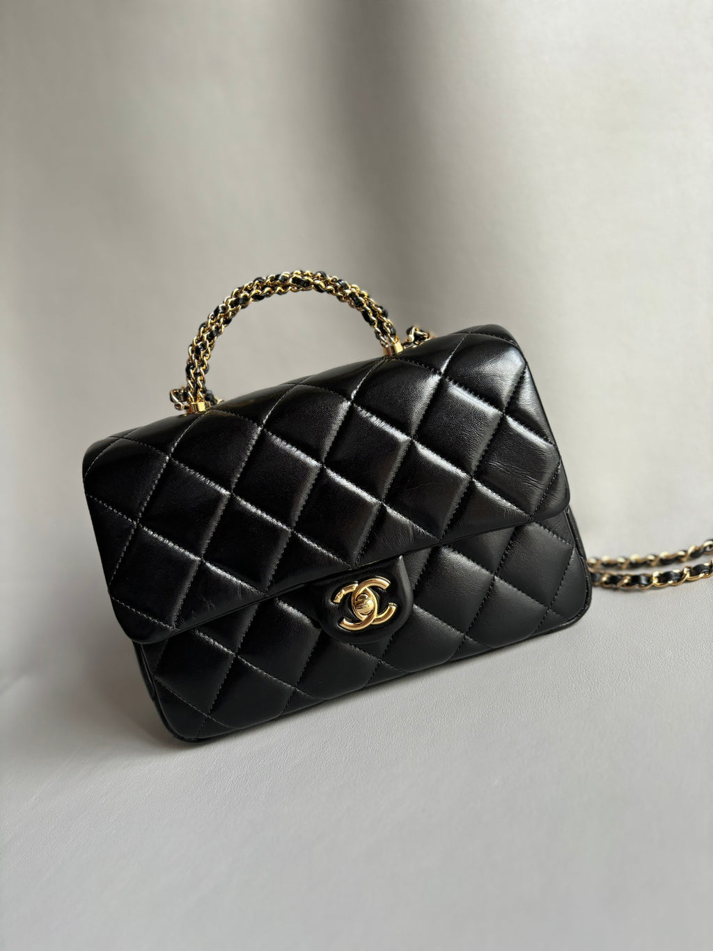 CHANEL-22B CF bag golden/sliver