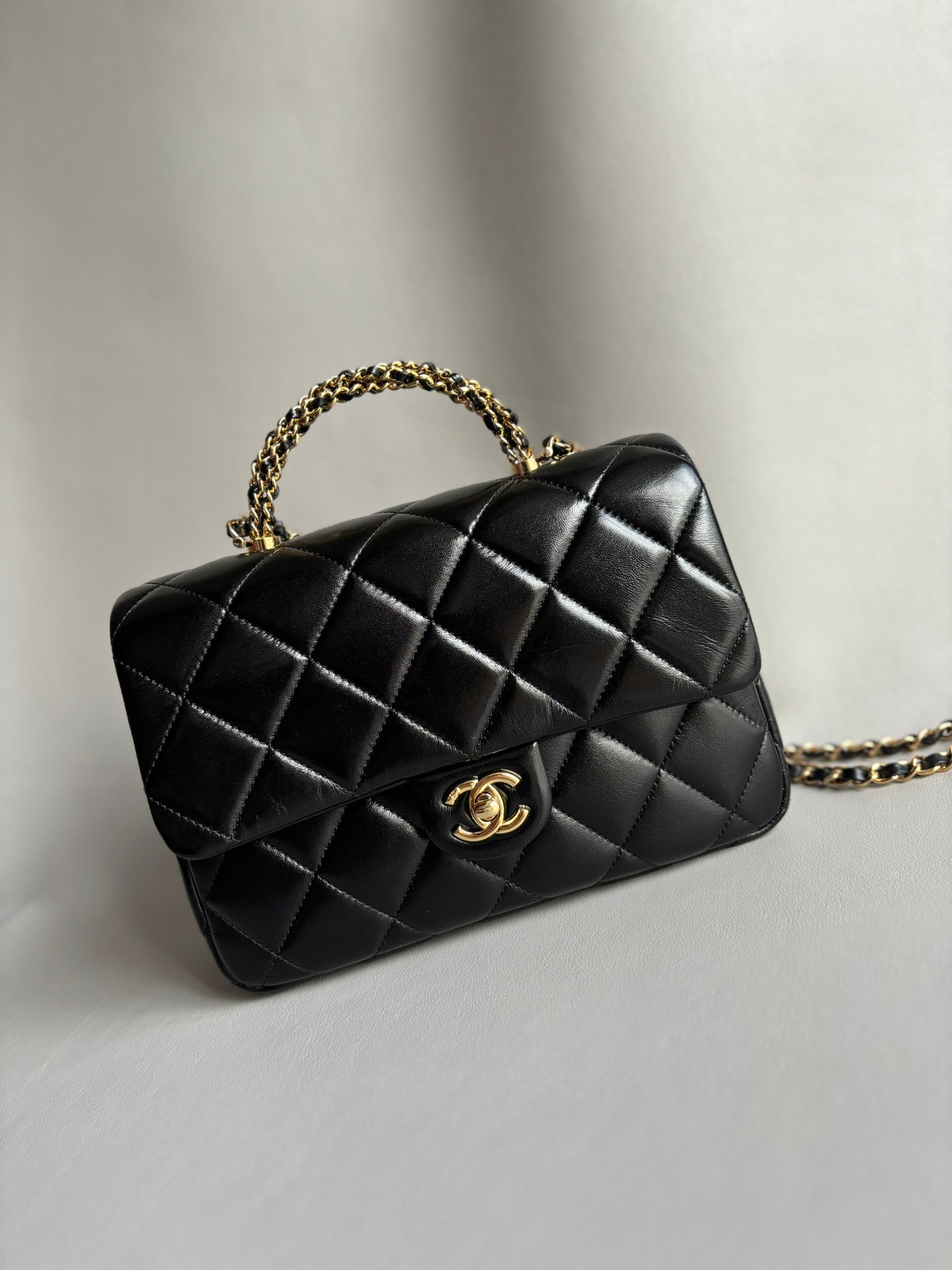 CHANEL-22B CF bag golden/sliver