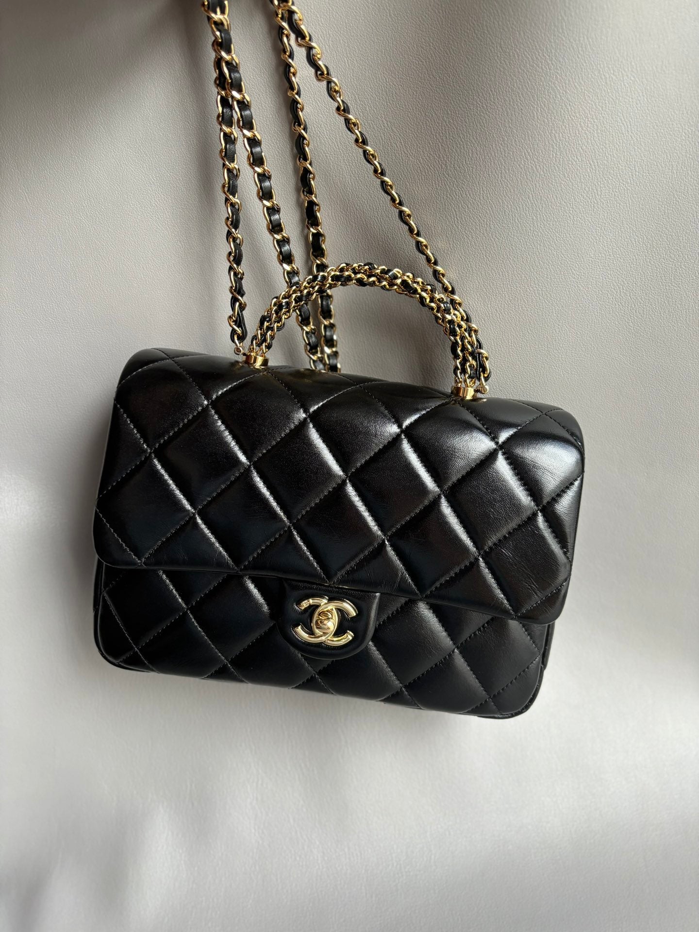 CHANEL-22B CF bag golden/sliver