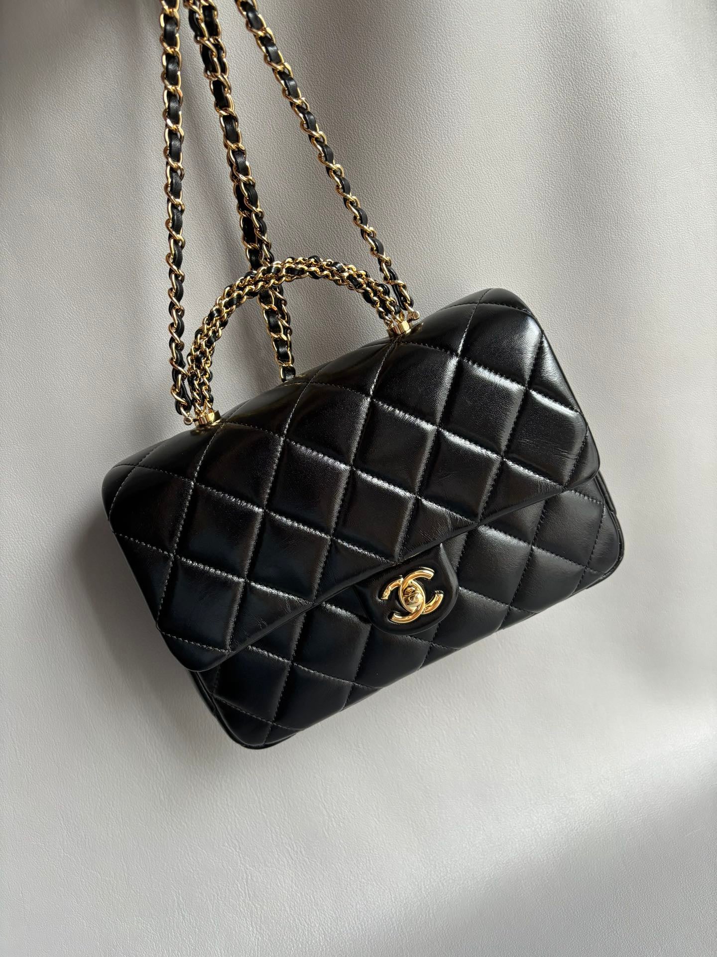 CHANEL-22B CF bag golden/sliver