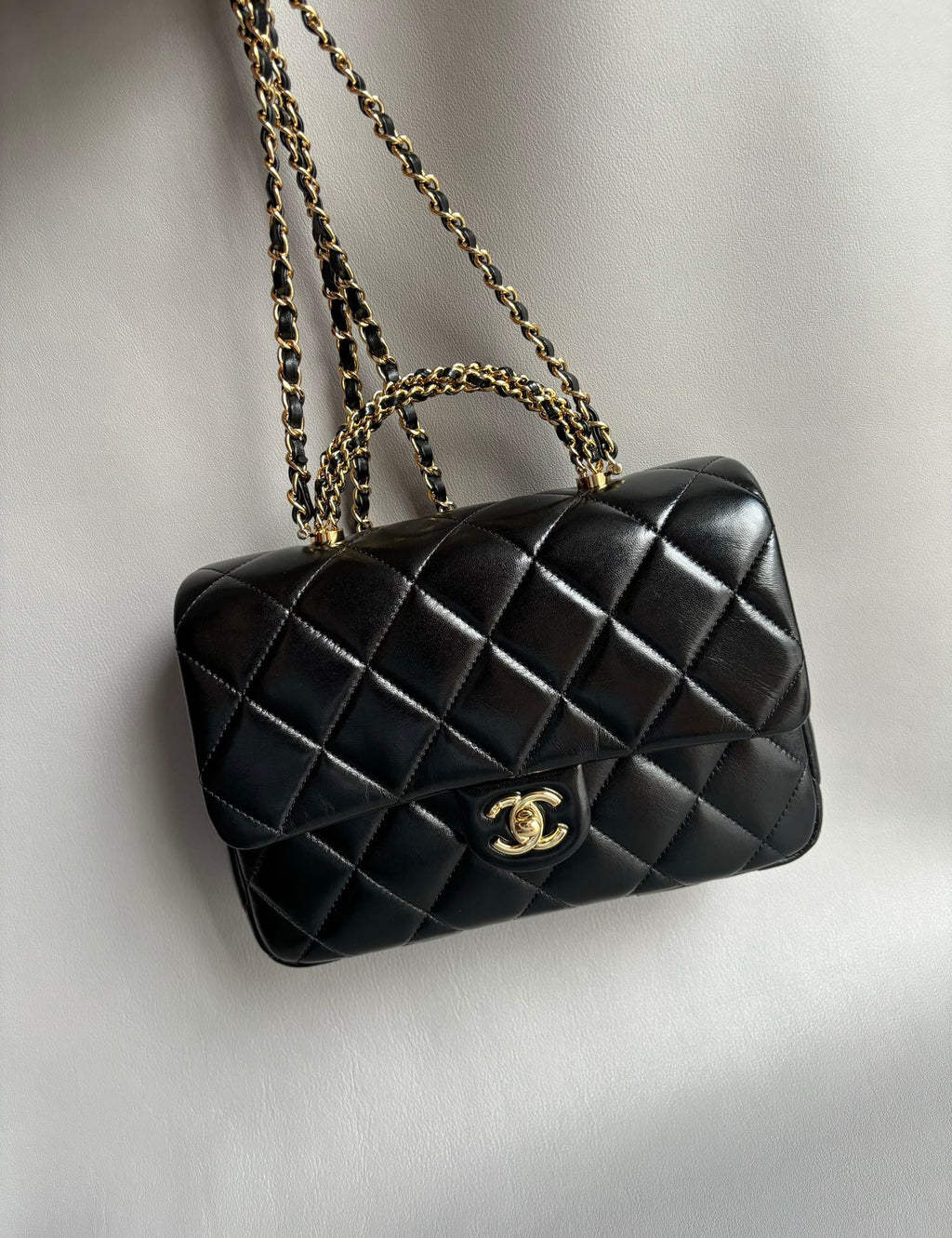 CHANEL-22B CF bag golden/sliver