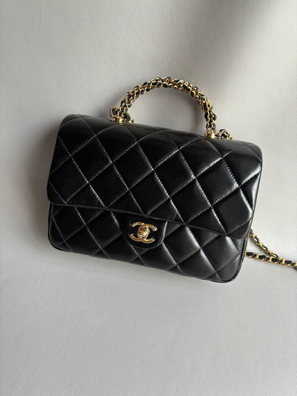 CHANEL-22B CF bag golden/sliver