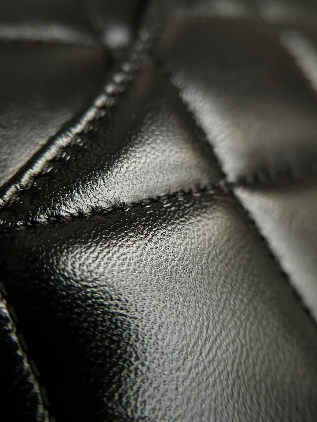 CHANEL-22B CF bag golden/sliver