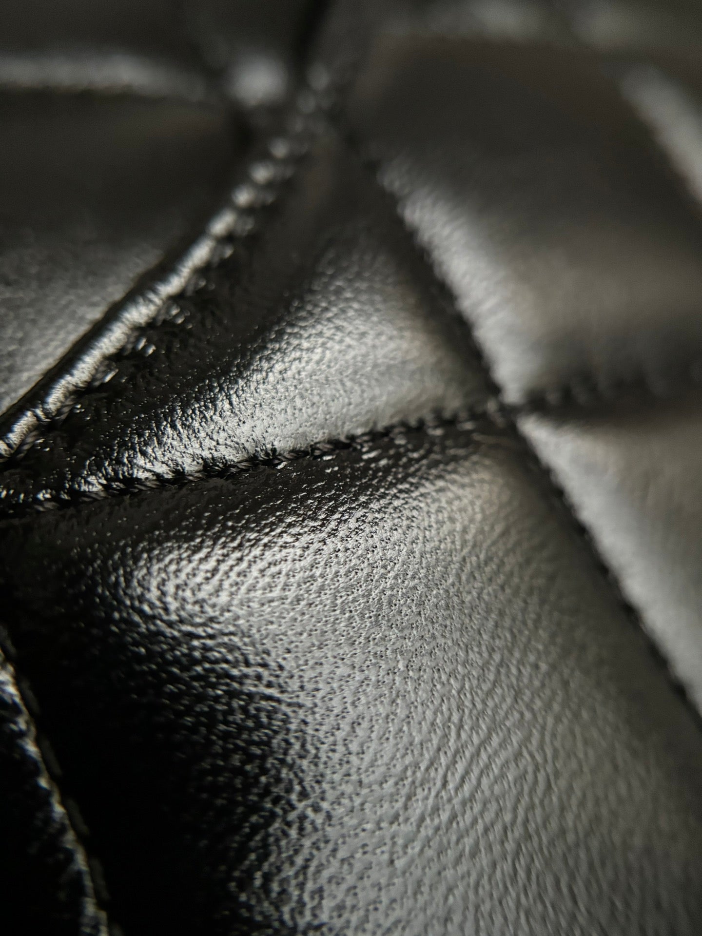 CHANEL-22B CF bag golden/sliver