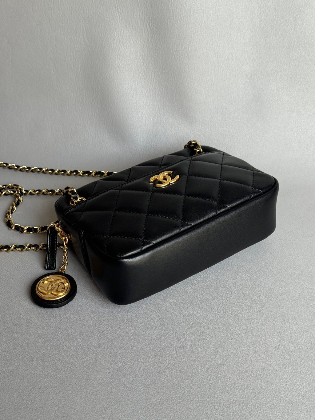 CHANEL-22K Gold bag golden/sliver