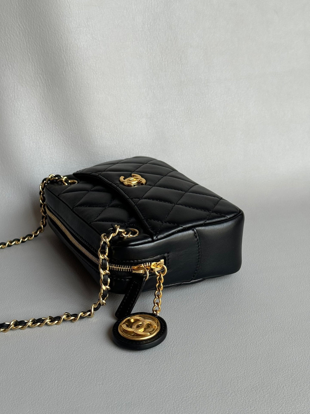 CHANEL-22K Gold bag golden/sliver