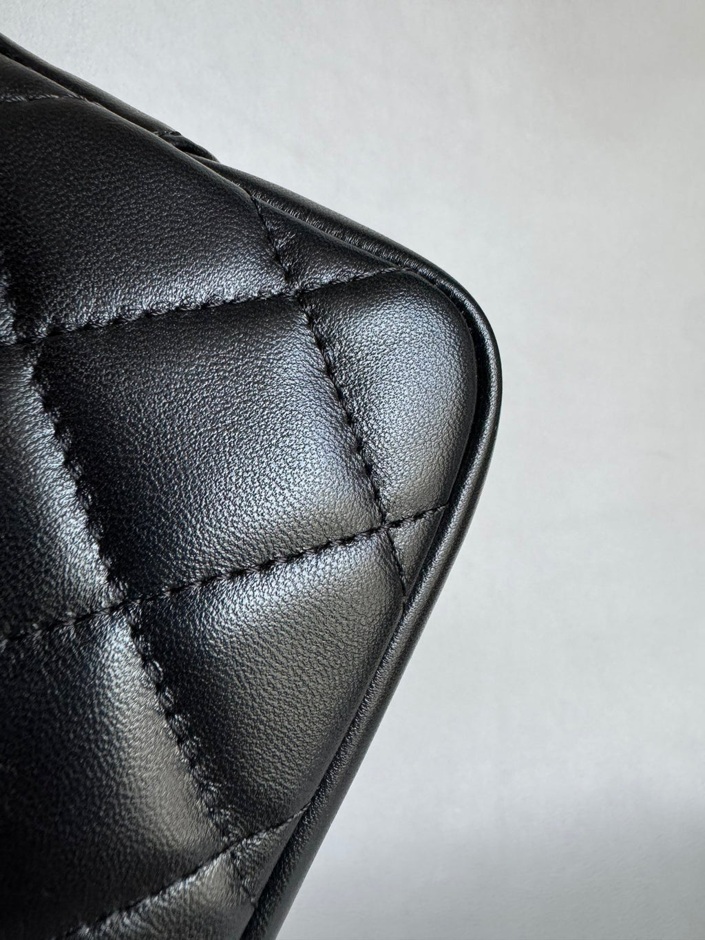 CHANEL-22K Gold bag golden/sliver