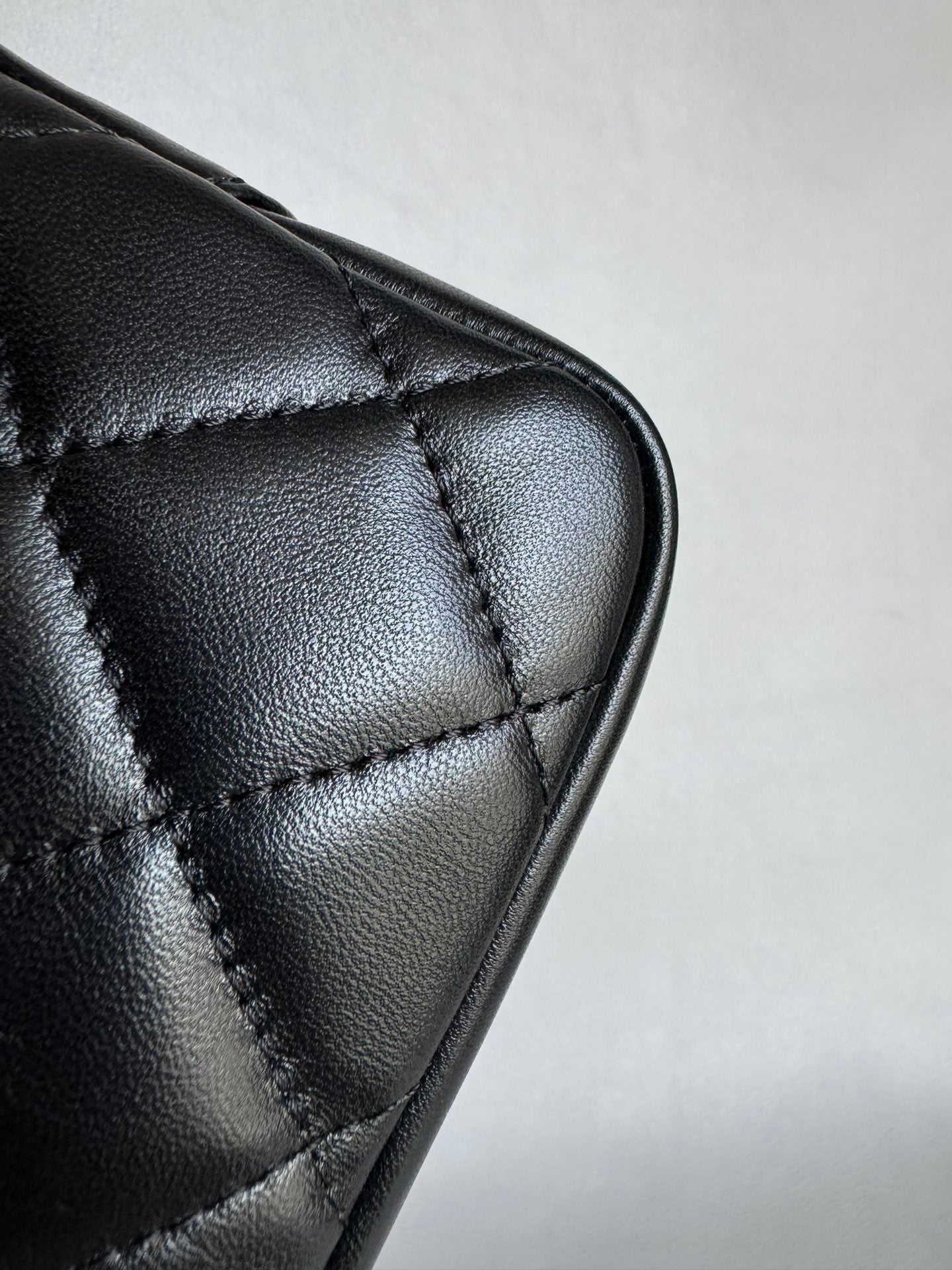 CHANEL-22K Gold bag golden/sliver