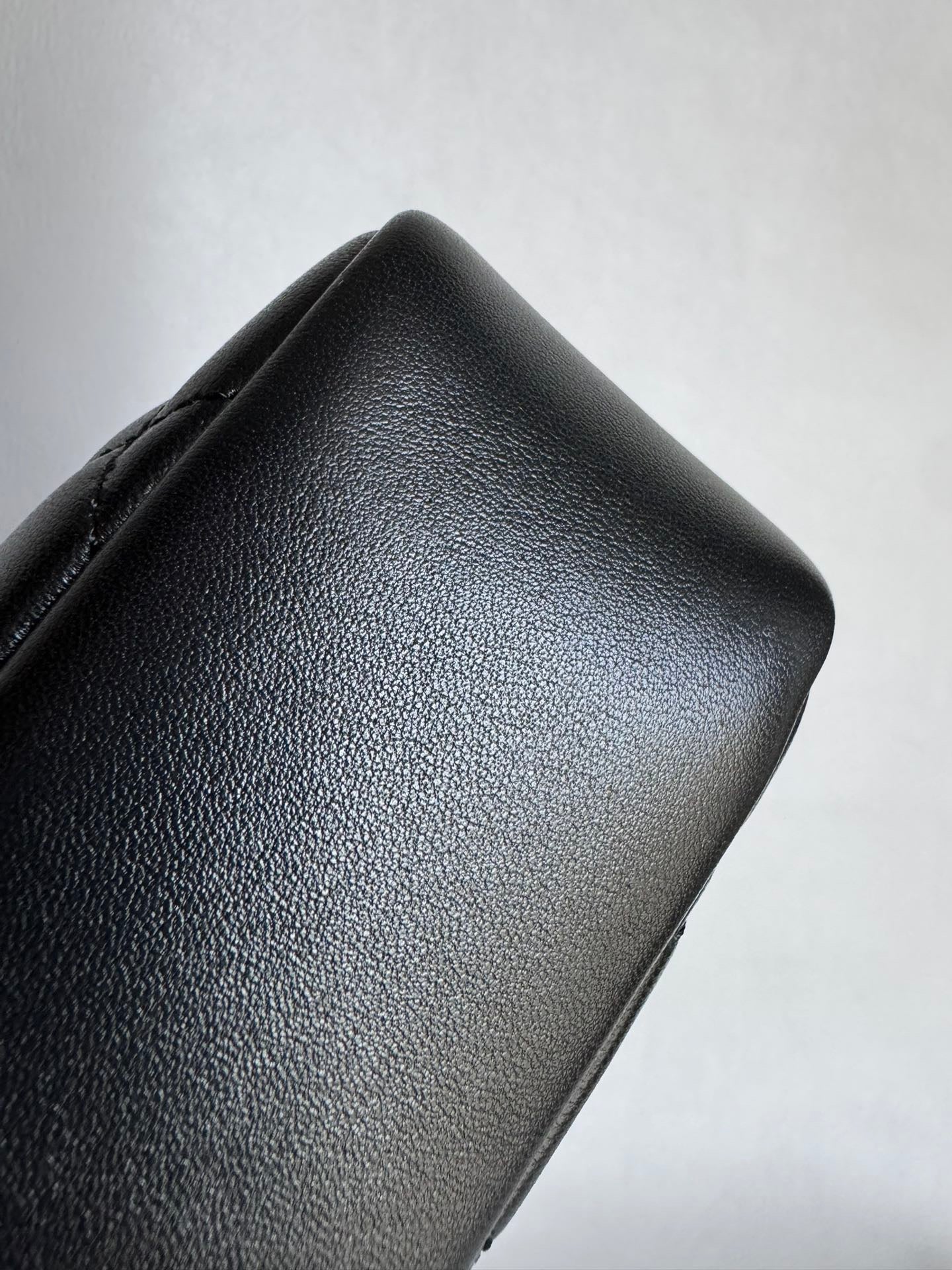 CHANEL-22K Gold bag golden/sliver