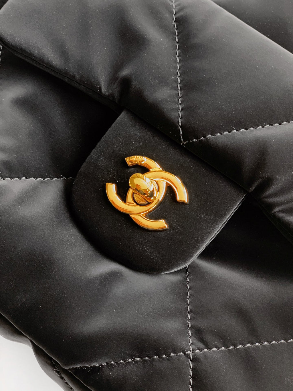 CHANEL-25N coco Negie  golden/sliver