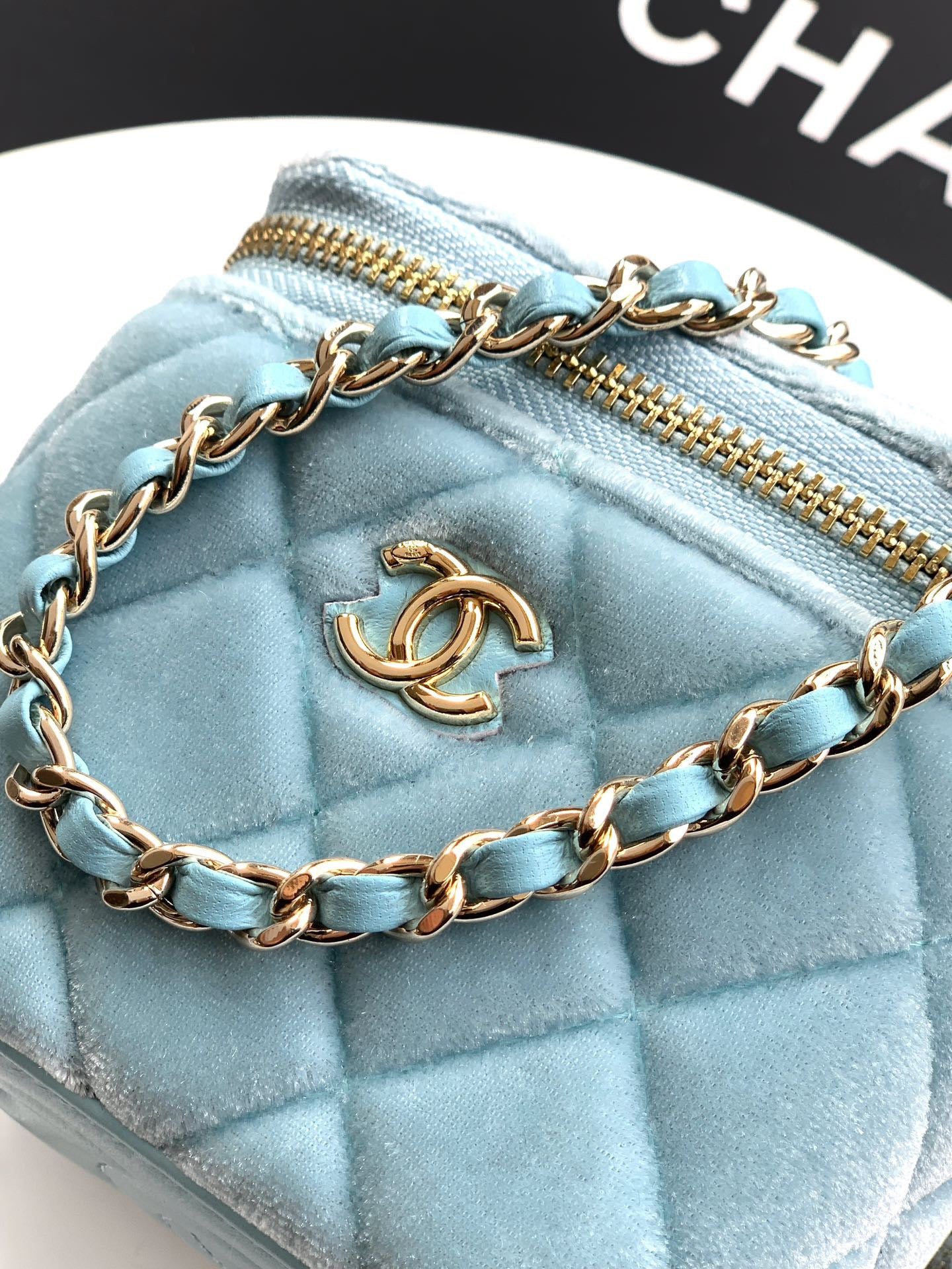 CHANEL-22C bag  golden/sliver