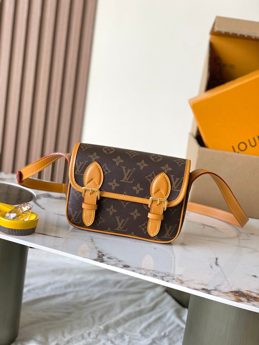 LOUIS VUITTON- Satchel M26805