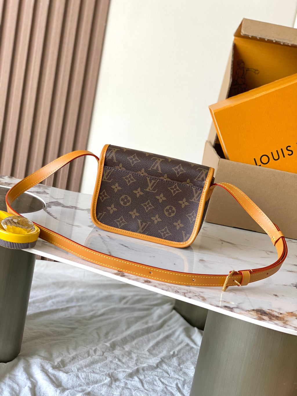 LOUIS VUITTON- Satchel M26805