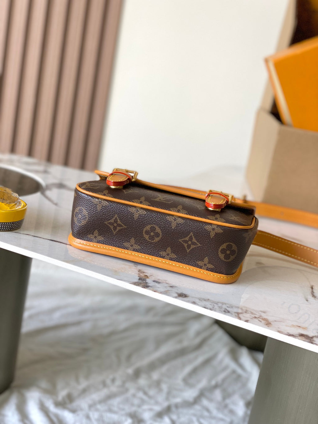 LOUIS VUITTON- Satchel M26805