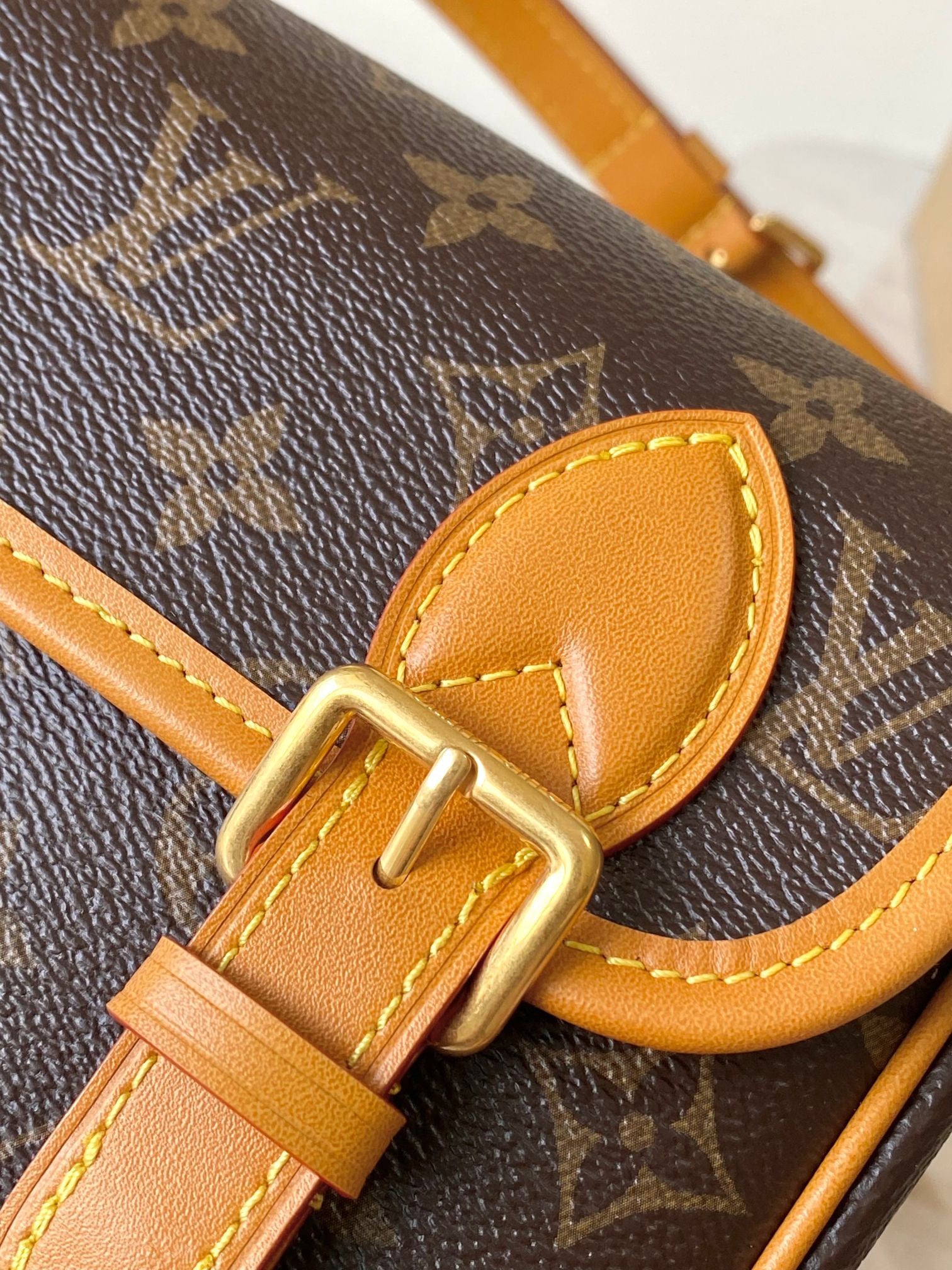 LOUIS VUITTON- Satchel M26805