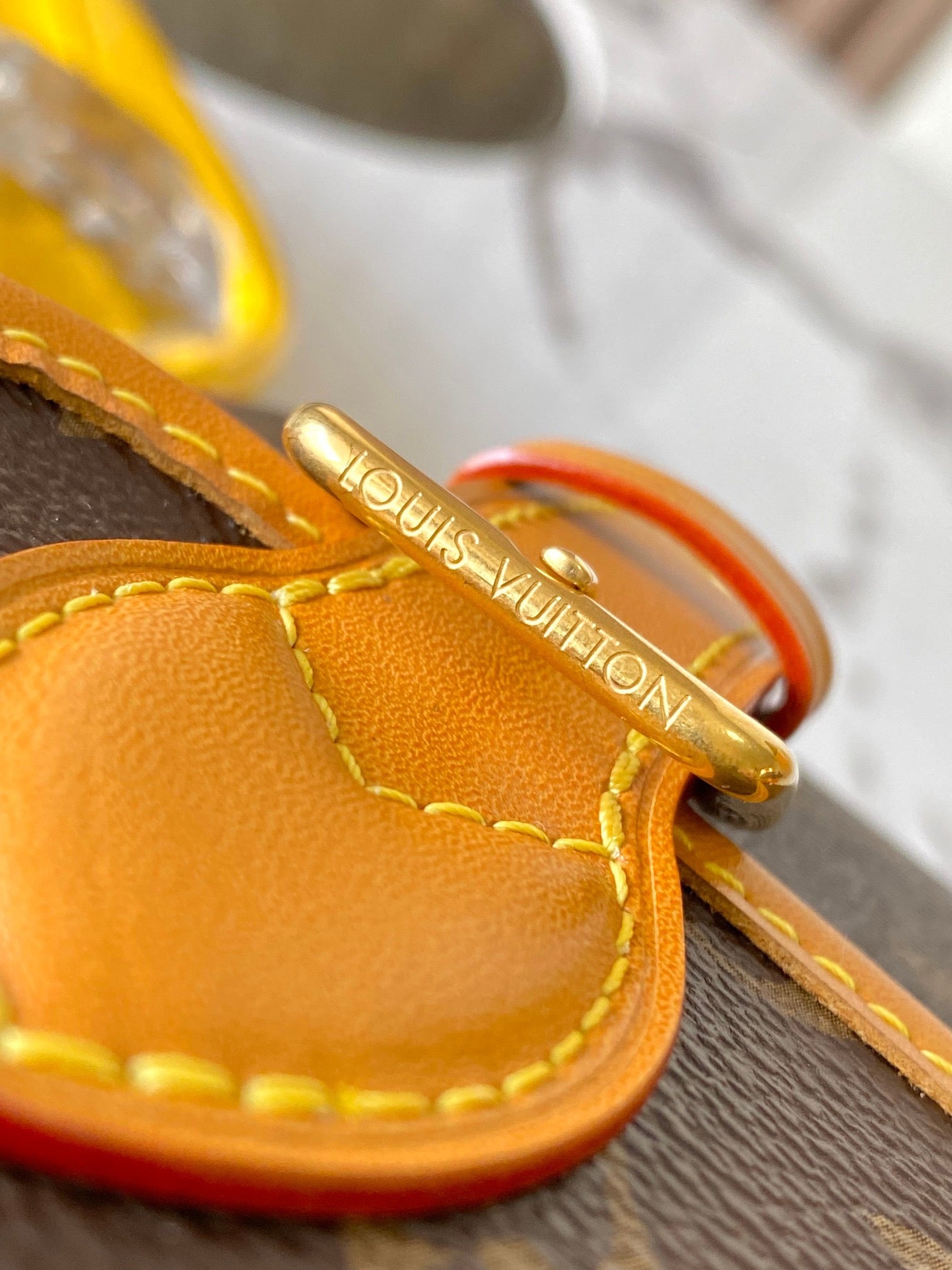 LOUIS VUITTON- Satchel M26805