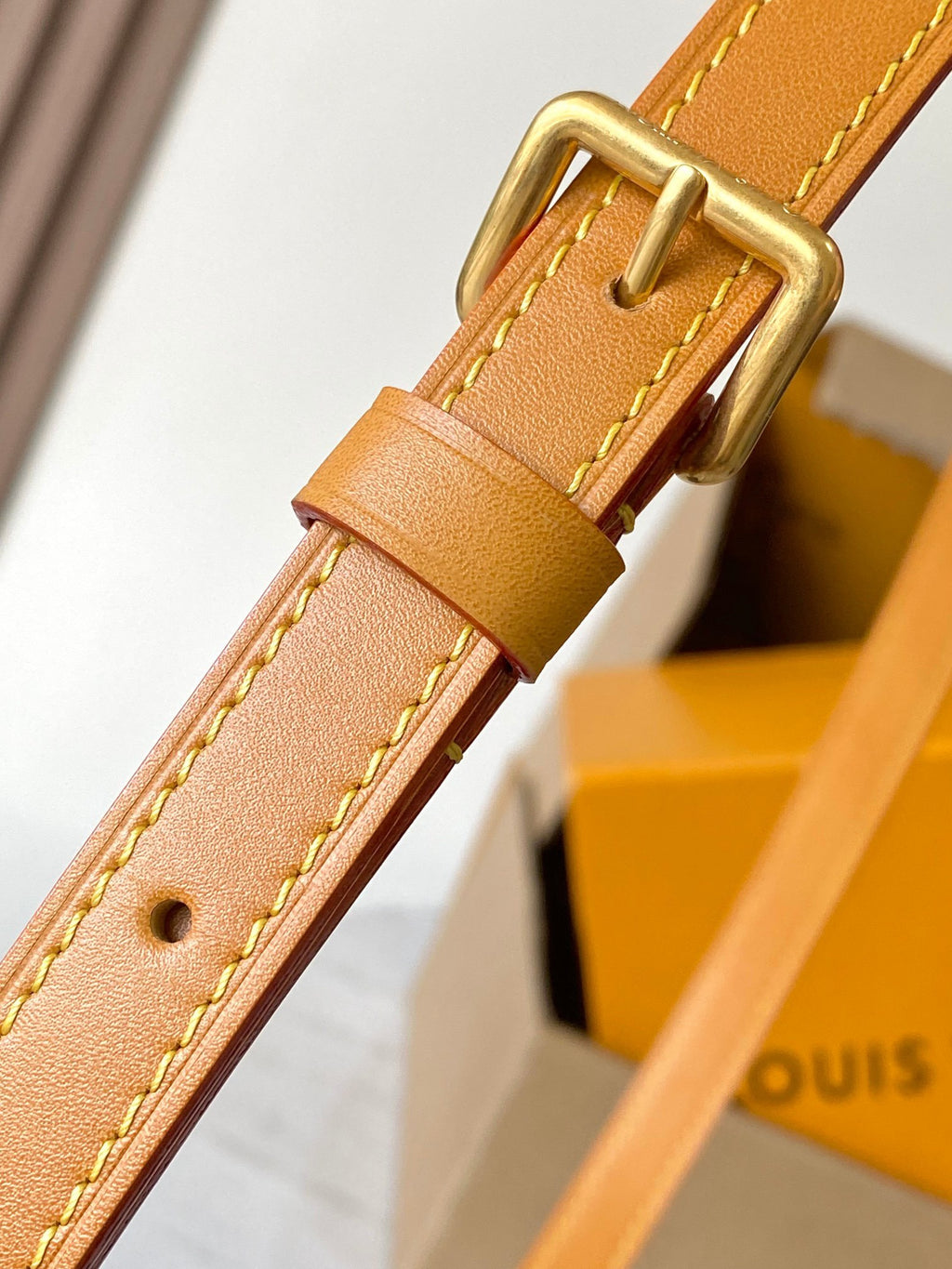 LOUIS VUITTON- Satchel M26805