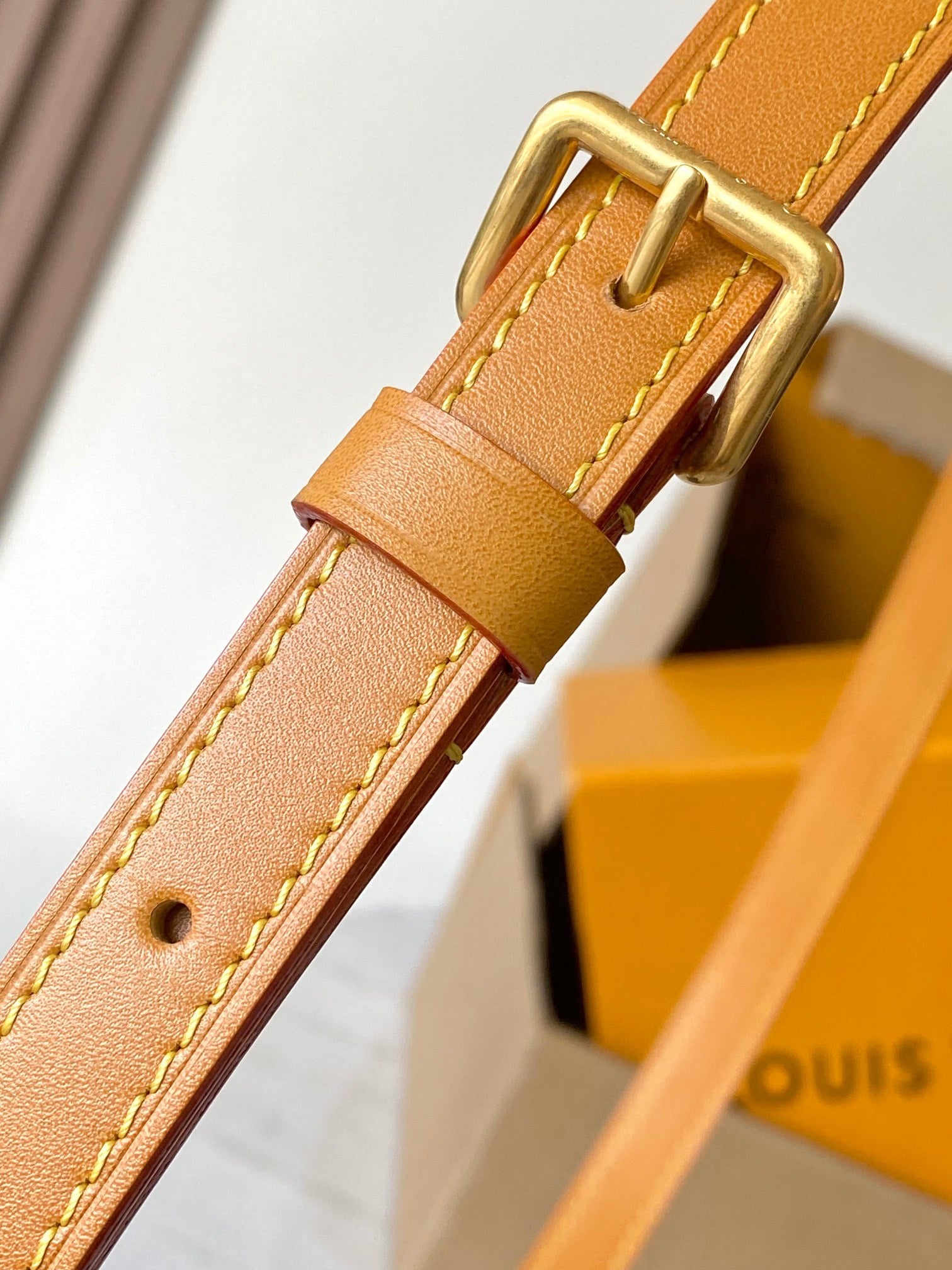 LOUIS VUITTON- Satchel M26805