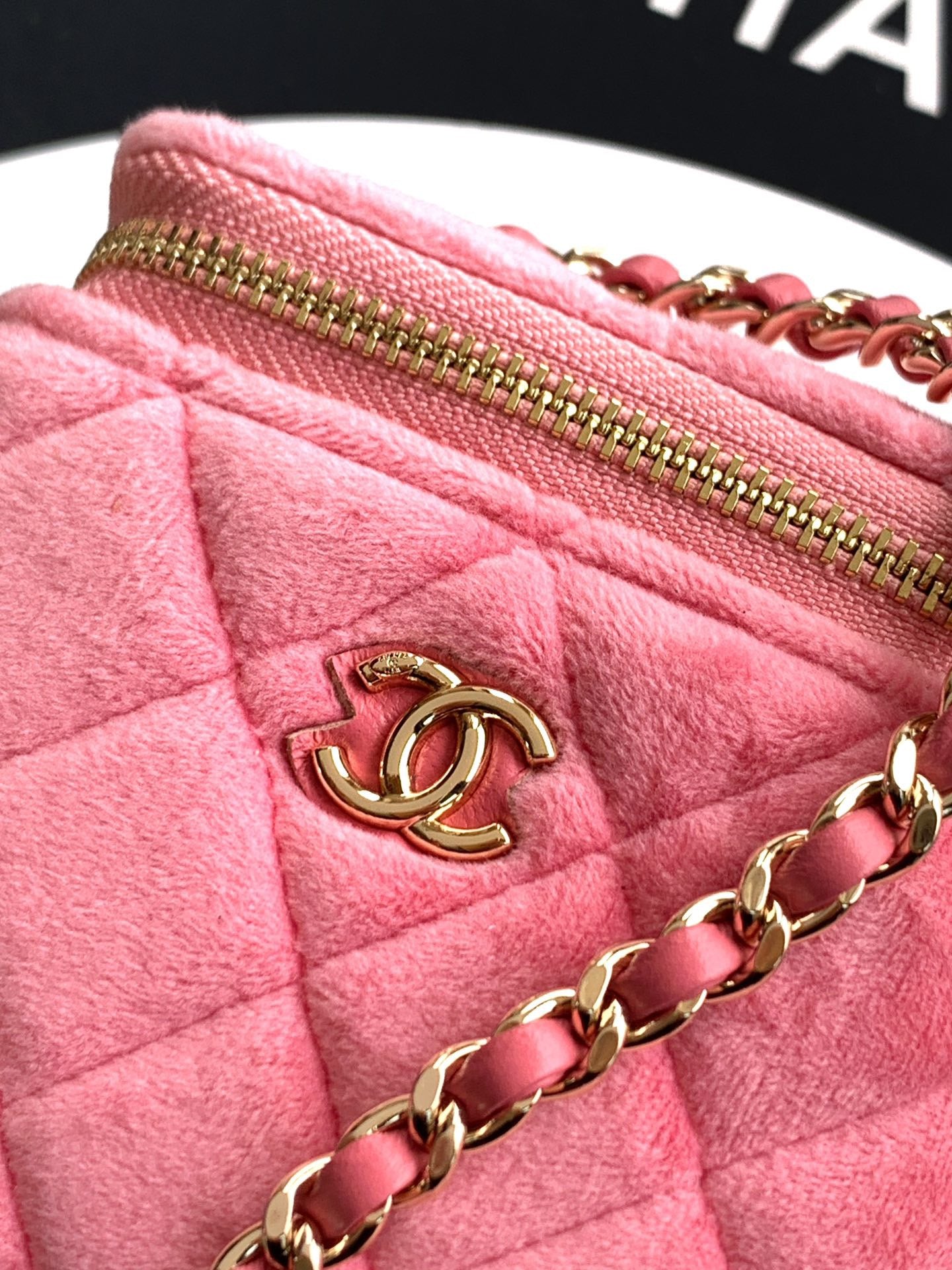 CHANEL-22C bag  golden/sliver