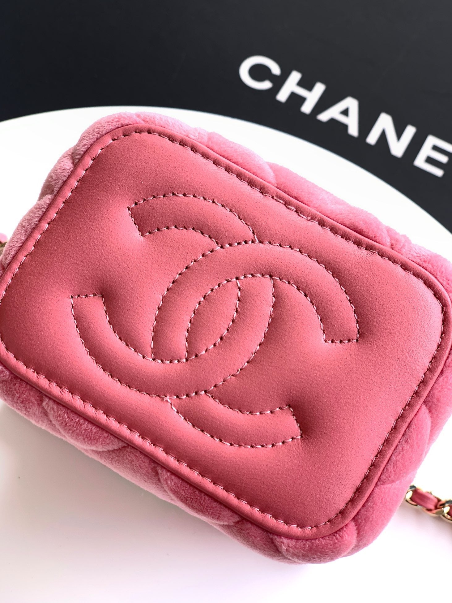 CHANEL-22C bag  golden/sliver