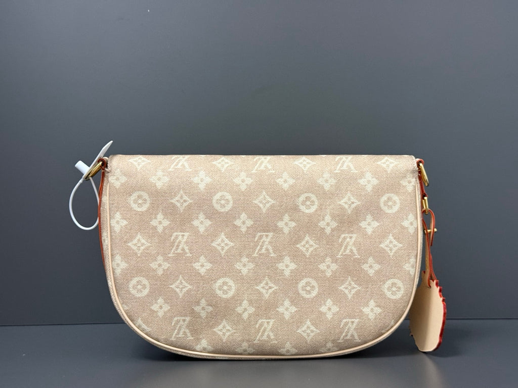 LOUIS VUITTON- GraceCoddington M15135