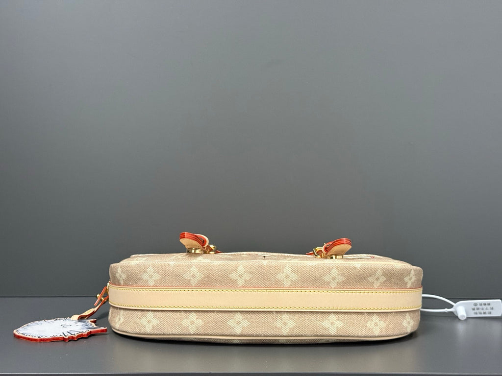 LOUIS VUITTON- GraceCoddington M15135