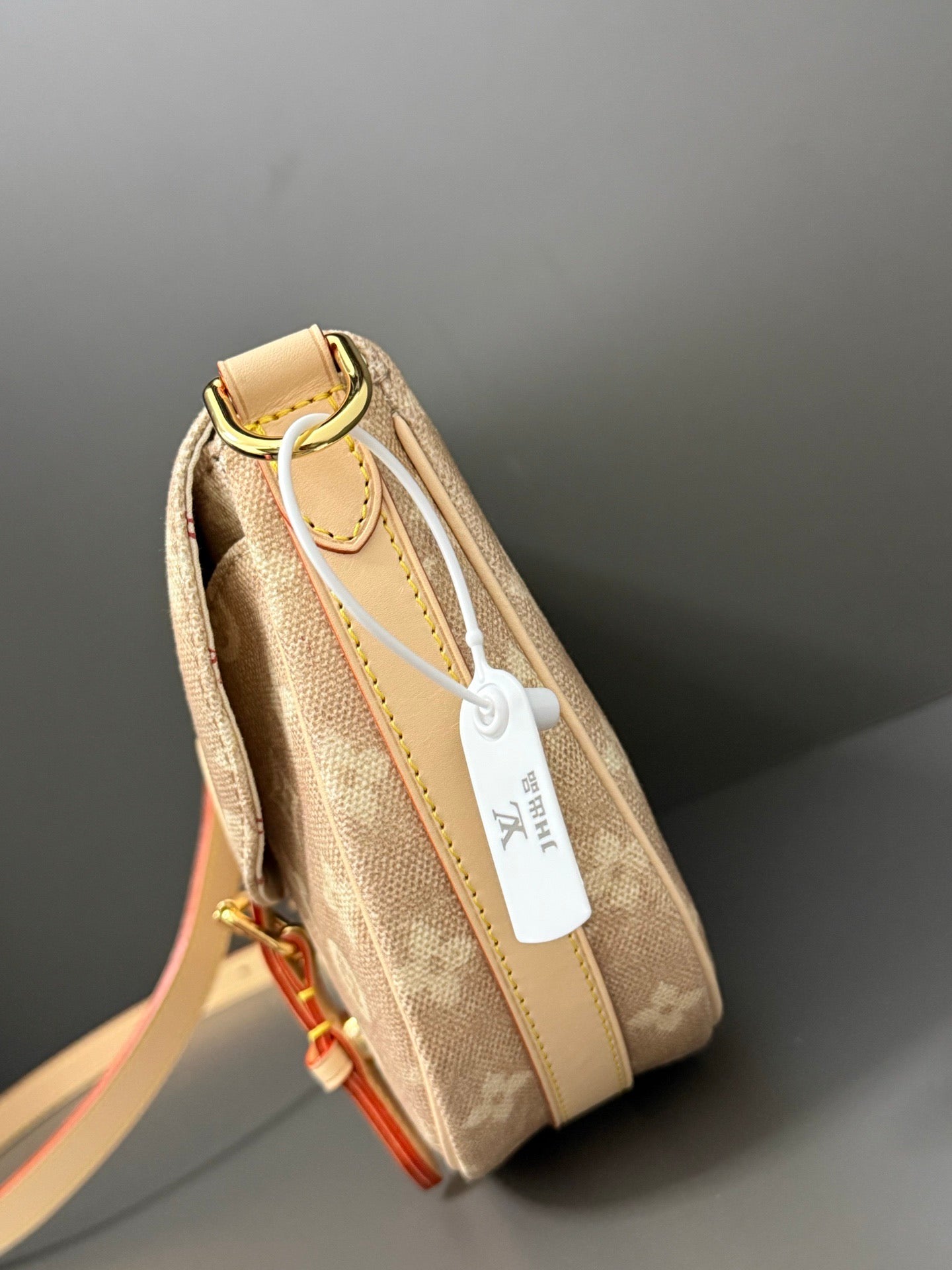 LOUIS VUITTON- GraceCoddington M15135