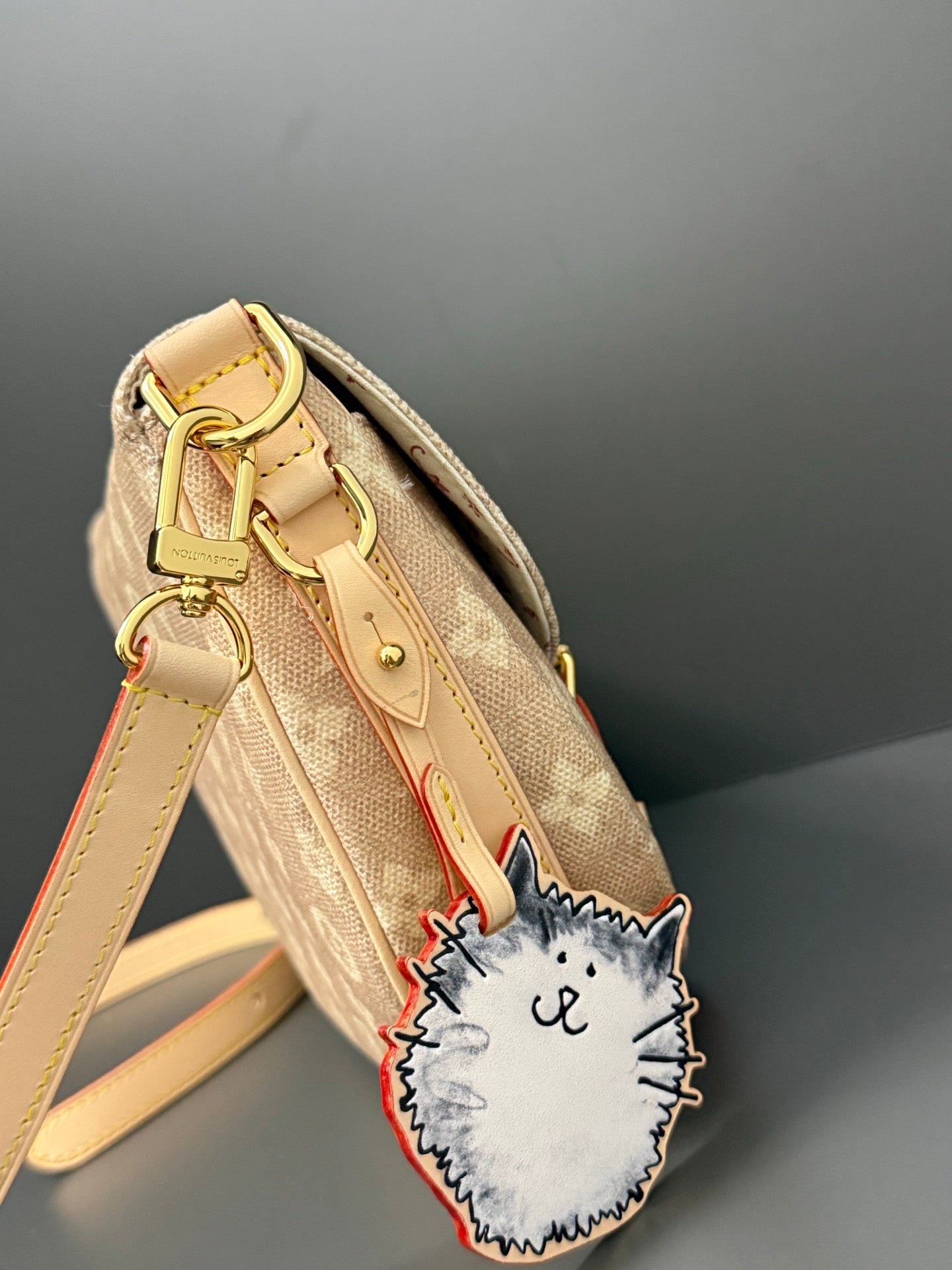 LOUIS VUITTON- GraceCoddington M15135