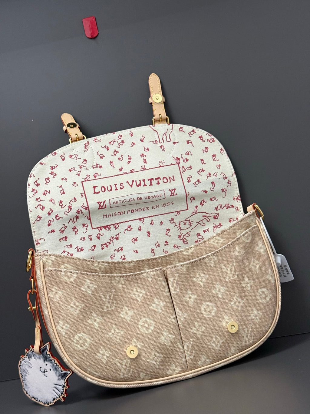 LOUIS VUITTON- GraceCoddington M15135