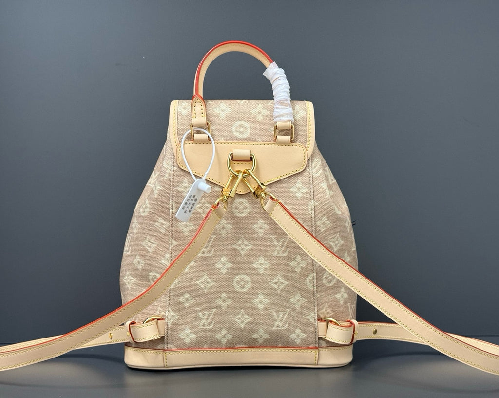 LOUIS VUITTON- Montsouris   Travels With M15135