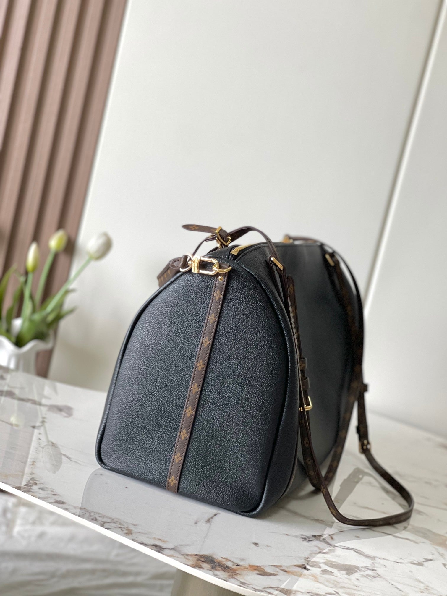 LOUIS VUITTON- M26037 Exess Travel