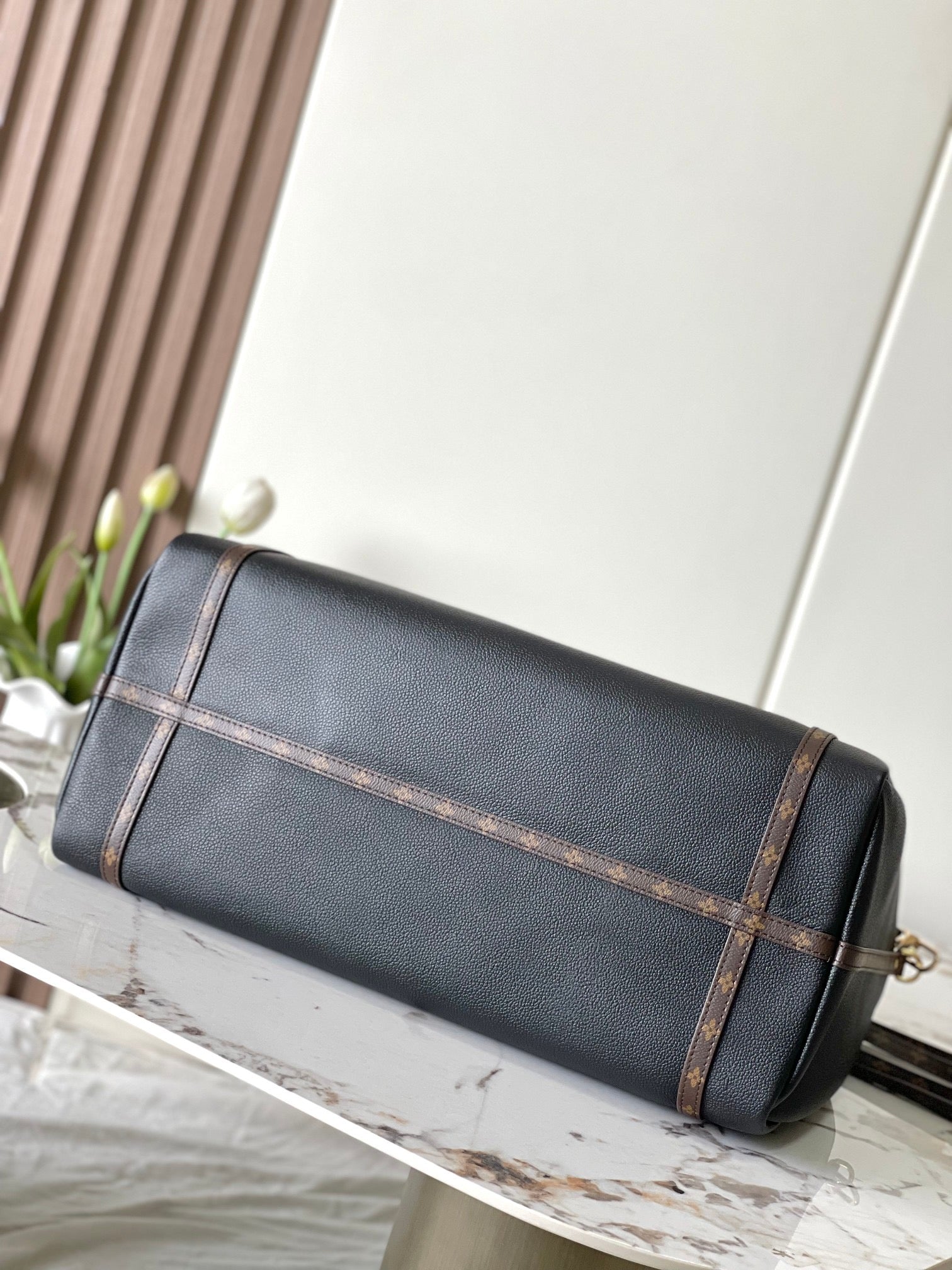 LOUIS VUITTON- M26037 Exess Travel