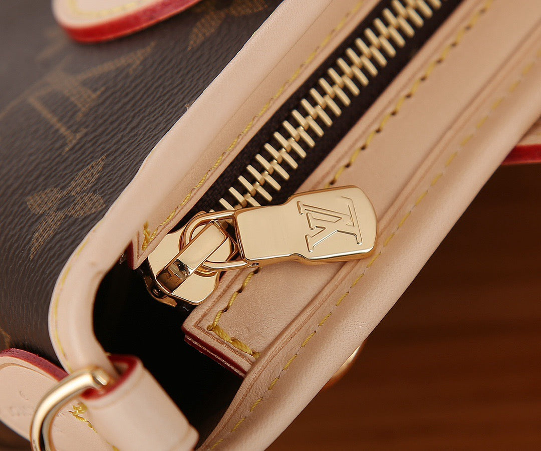 LOUIS VUITTON- Nano Alma  M15151