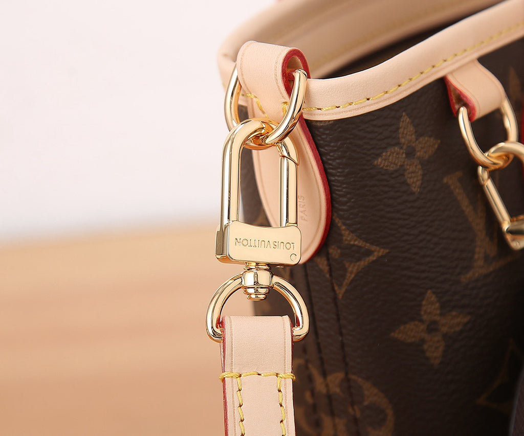 LOUIS VUITTON- Nano Alma  M15151