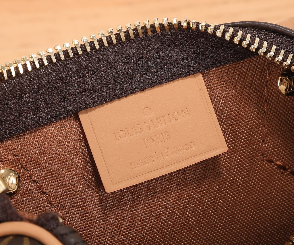 LOUIS VUITTON-M81085  Nano Sedy